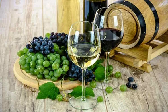 bicchieri di vino e uva bicchieri di vino e uva