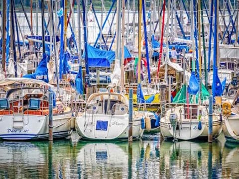 barche a vela ormeggiate