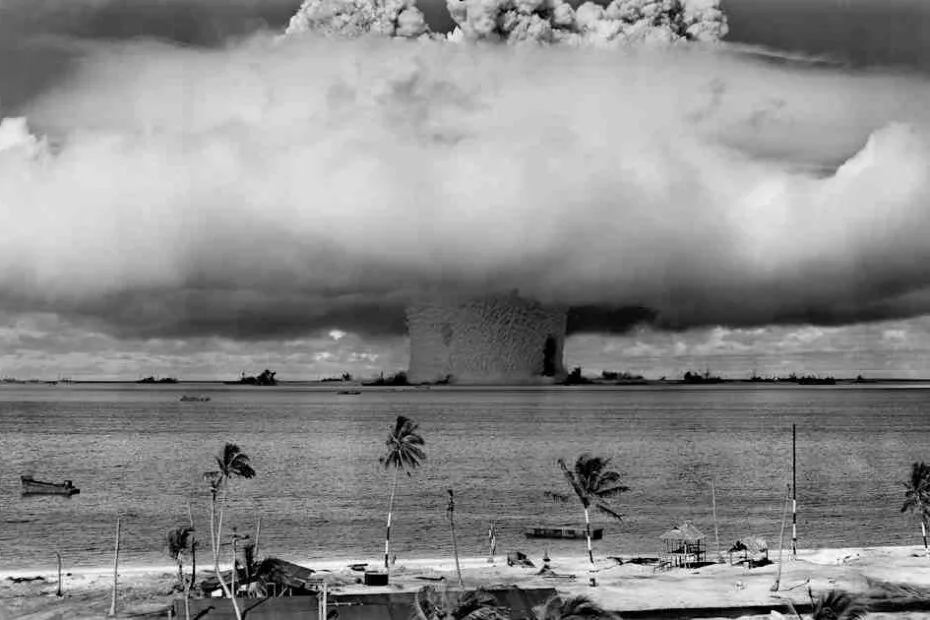 esplosione nucleare in un atollo
