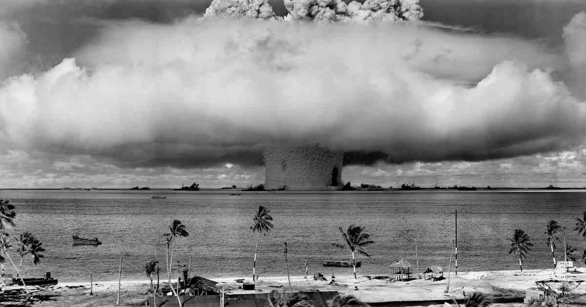 esplosione nucleare in un atollo